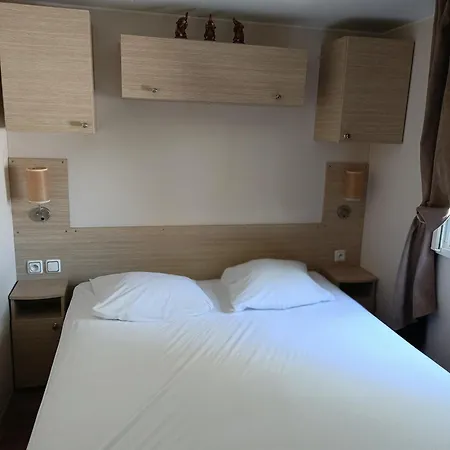Mobil Proche Des Plages Кемпинг